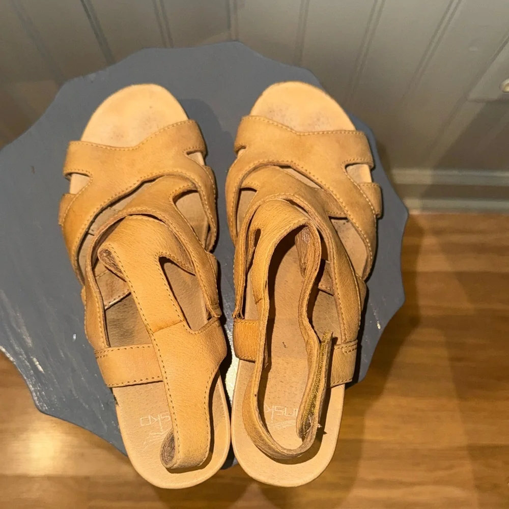 Dansko Tricia Lagoon Milled Burnished‎ Leather Wedge Sandals size 37